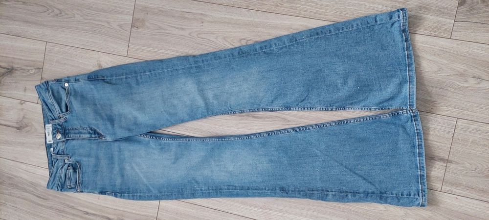 ДЖИНСИ жіночі  кльош розмір xc.