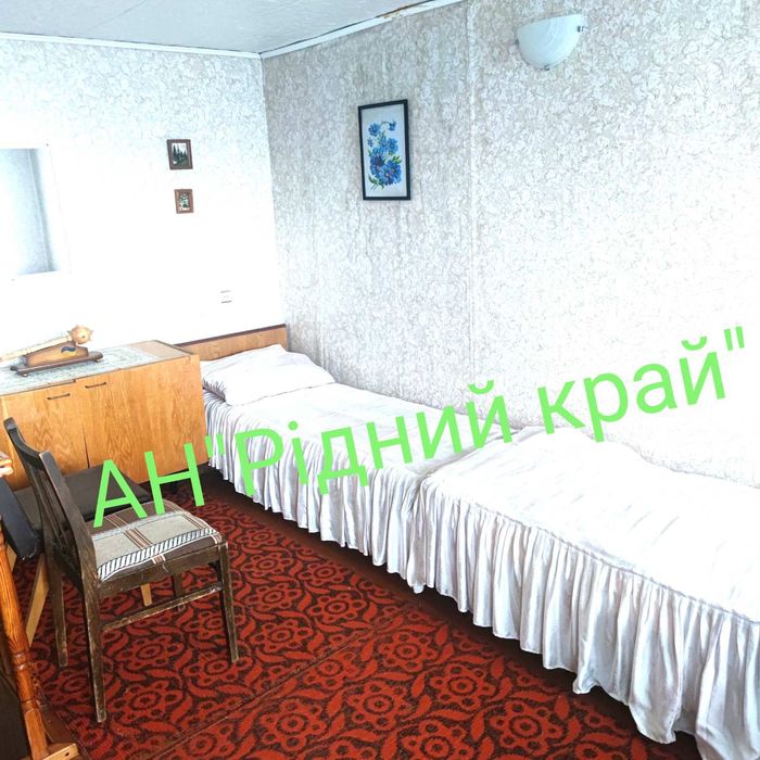 Дешево продається капітальна 2 пов. цегляна дача з ділянкою .