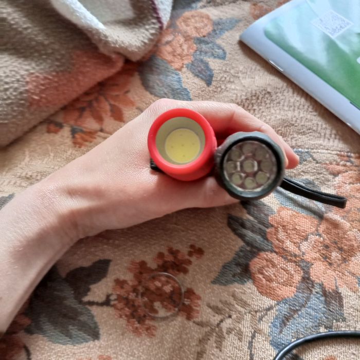 Продам Неробочі НА ЗАПЧАСТИНИ два кишенькові ліхтарики