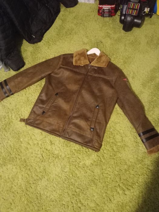 Nowa kurtka z korzuszkiem