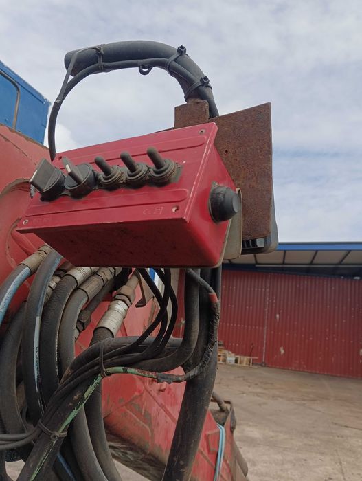 Grua loglift em bom estado