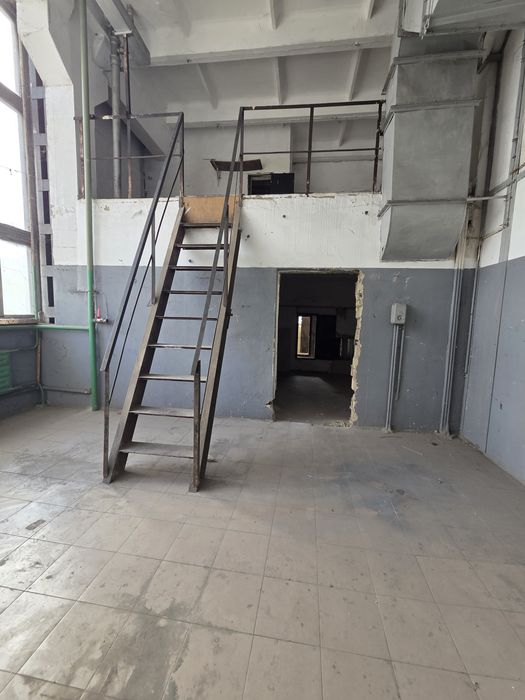 Оренда складського приміщення 92 м2 та 65 м2. Дарницька площа. Власник.