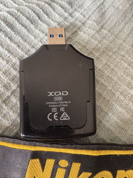 Cartão de Memoria 64GB + Leitor de Cartões XQD