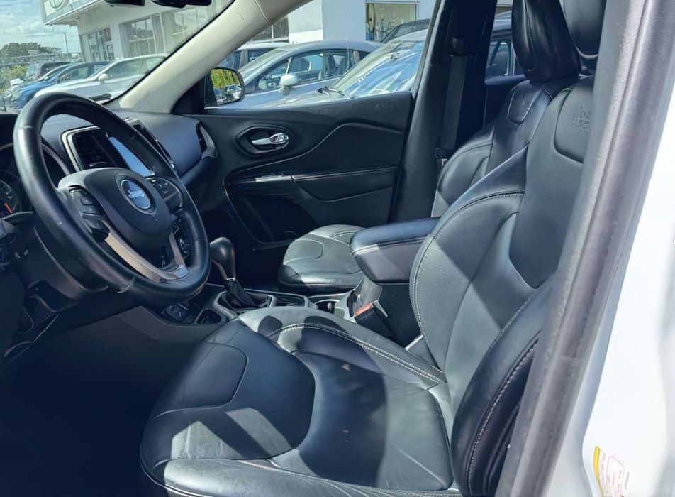 Jeep Cherokee      2016