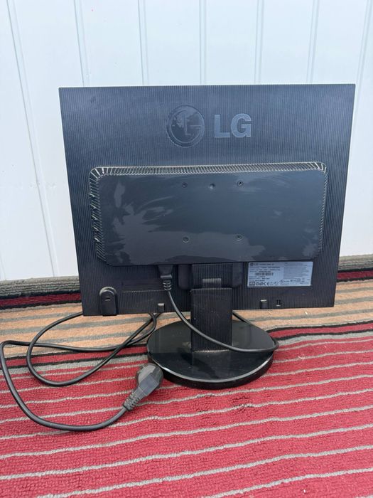 Продам стаціонарний комп’ютер із монітором LG та колонками