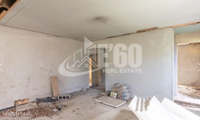 Moradia T9 com Amplo Terreno em Avanca