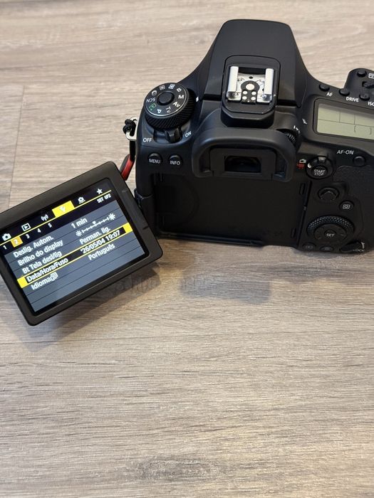DSLR Canon 90d + 2 baterias ( maquina em excelente estado)