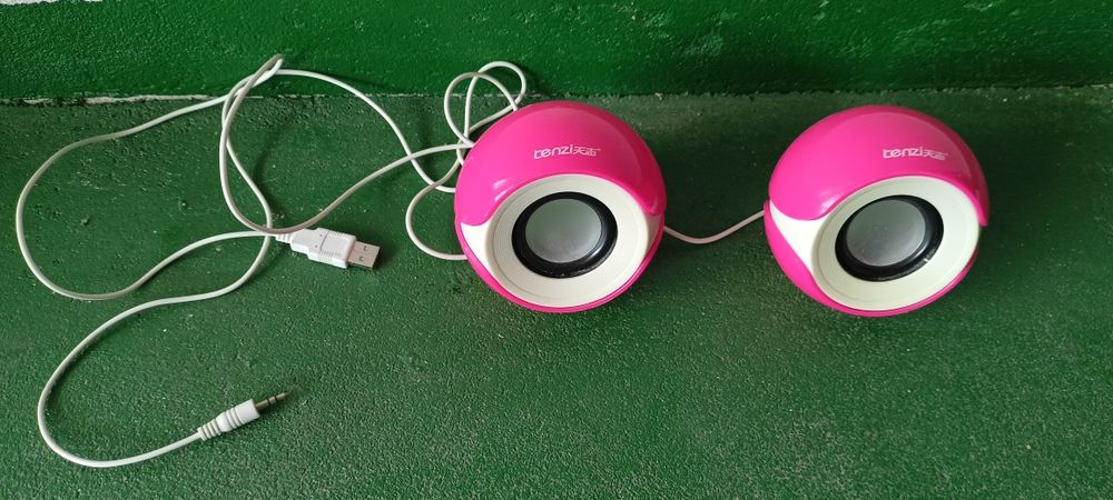 Głośniki różowe.