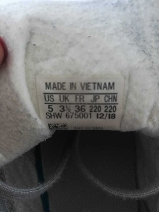 Ténis Adidas - cor cinza - tamanho 36