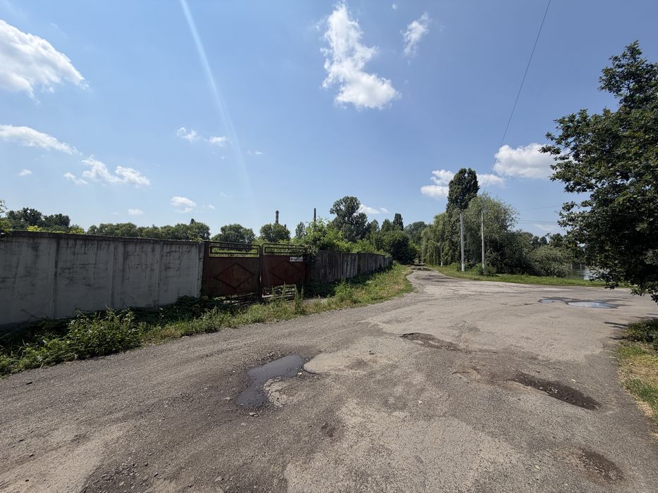 Комерційна територія 1га у межах міста.