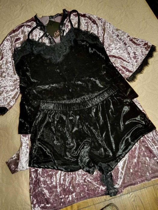 Домашній одяг велюровий з трьох речей (халат, майка та шорти)