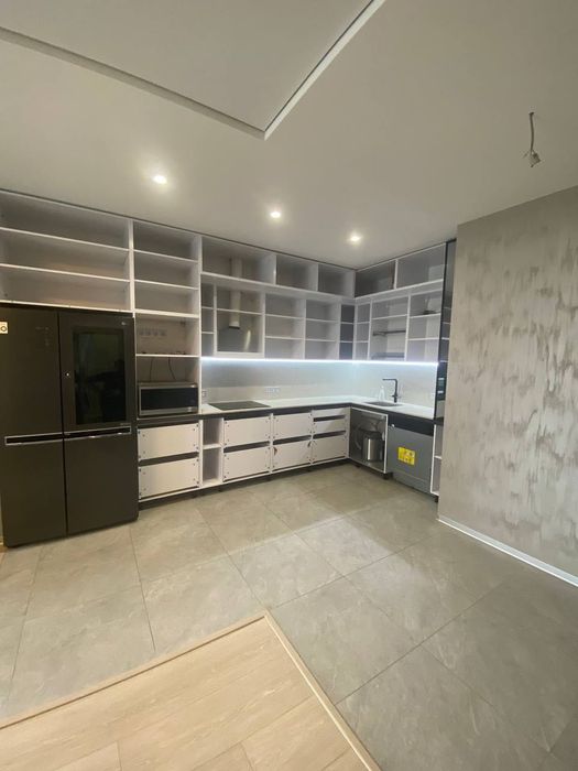 Квартира с тремя спальнями и кухней-студией на пр.Гагарина, новый дом!