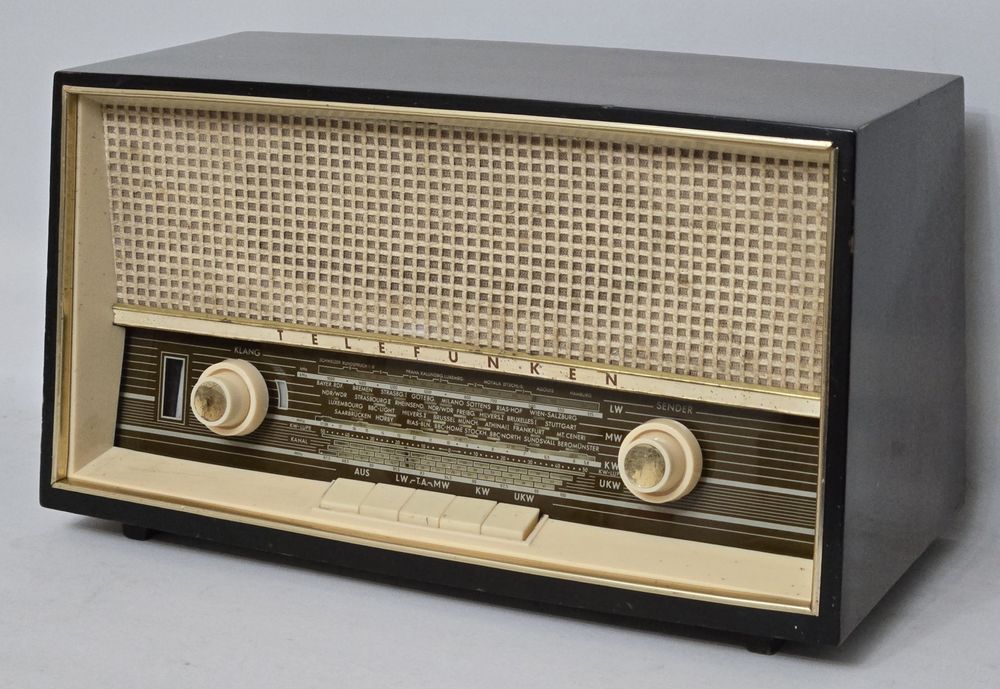 Rádio antigo reparado Telefunken
