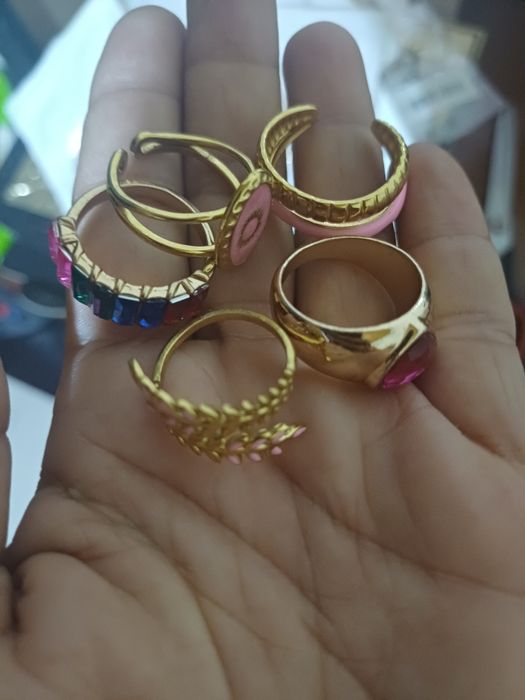 Lote com mais de 50 Anéis