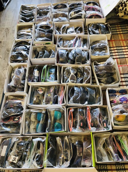 Сонцезахисні окуляри, солнцезащитные очки, від сонця, опт, вітрина