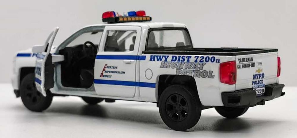 Model 1:43 Welly Chevrolet Silverado NYPD konwersja