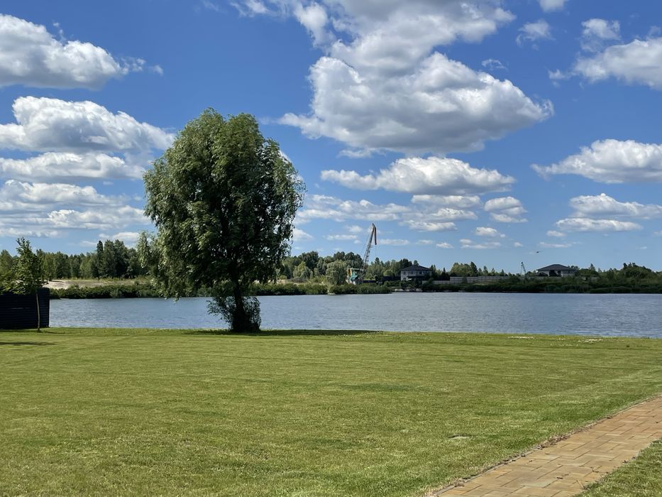 Продам дом с  выходом на Днепр Вишенки. Рядом осокорки золоче