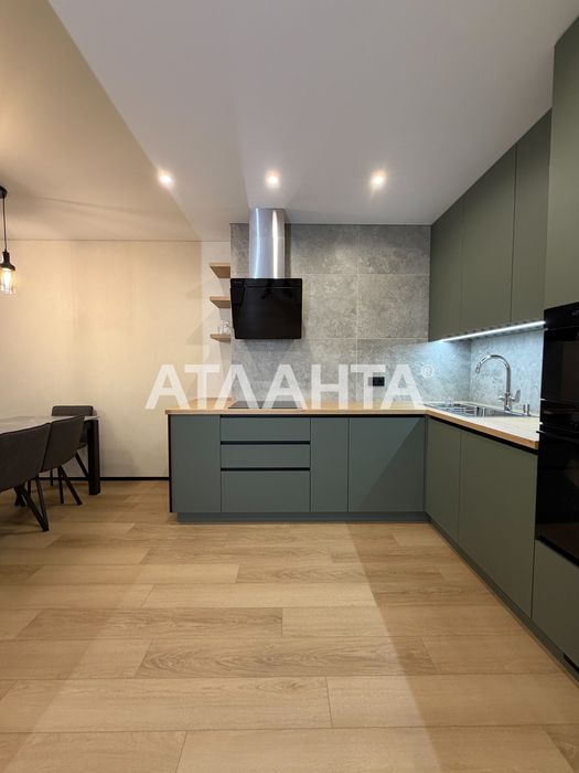 Продаж  2кімнатної квартири з ремонтом Варшавський 3