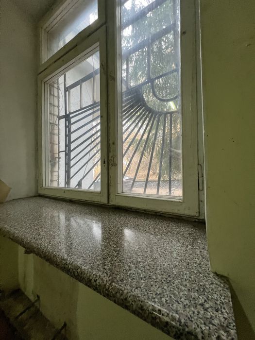 Оренда 2 приміщ.: 30.4 м. кв./12.9 м.кв., Центр, вул. Відінська, 40А,