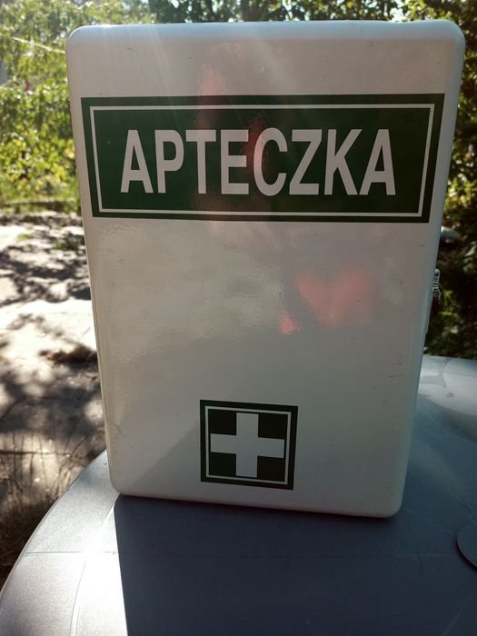 Tytuł ogłoszenia: Metalowa apteczka ścienna / szafka medyczna – warsztat, garaż, dom