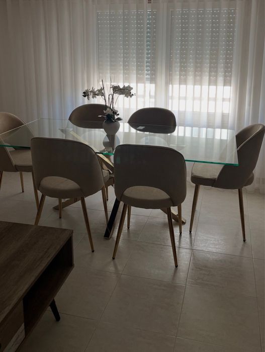 Mesa e racker e mesa de centro disponivel