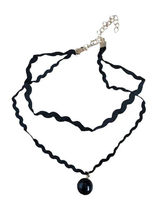 Czarny naszyjnik z kulką