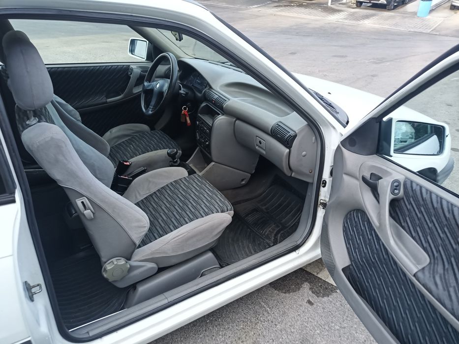 Opel Astra GT 1.6i impecável (motor 100mil km)