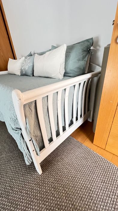 "Day bed". Cama com estrado (conjunto)