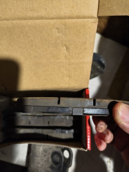 Передні амортизатори на lancer 9