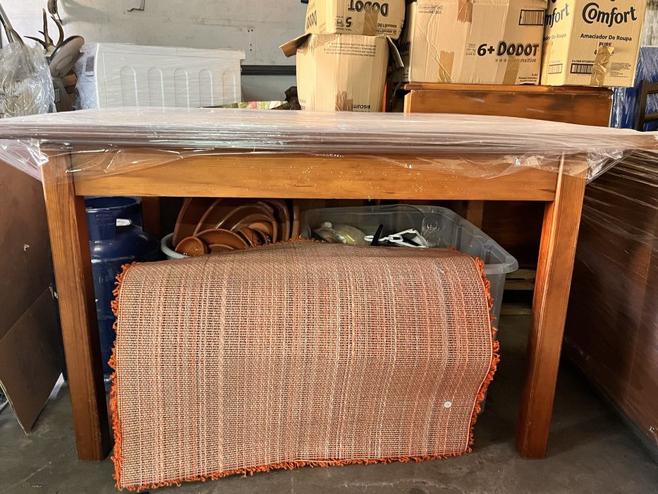 Mesa e aparador de cozinha