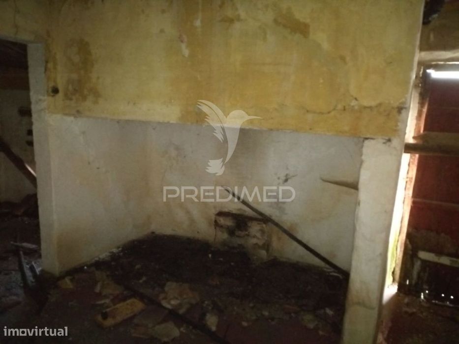 Moradia T6 para reconstrução no coração do Alandroal — com vista ma...