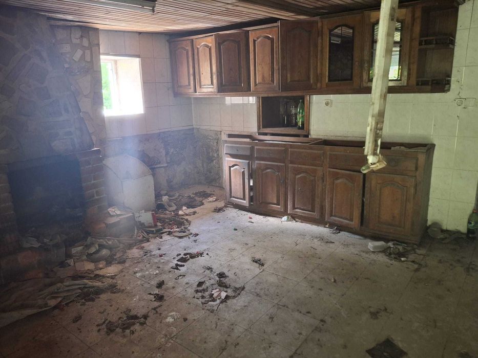 Quinta para restaurar perto da saída da A42 em Felgueiras