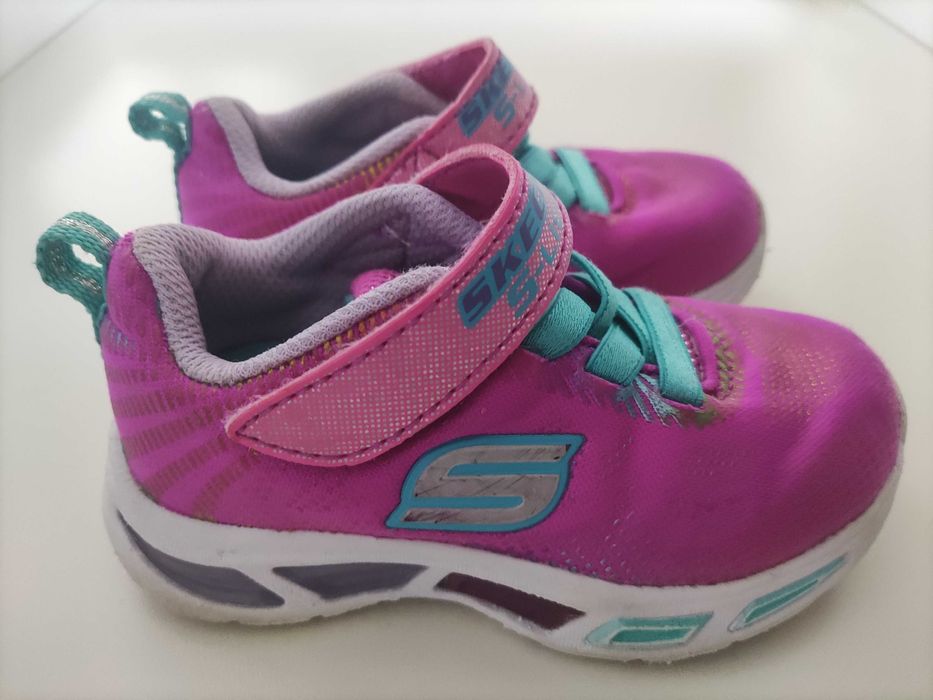 Sapatilhas e sapatos criança