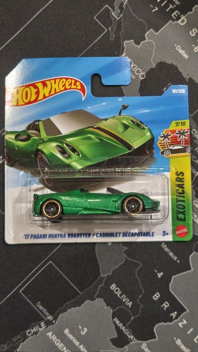 Hot Wheels 17 Pagani Huayra Roadster