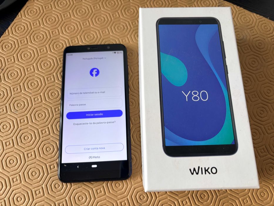 Telemovél Wiko Y80