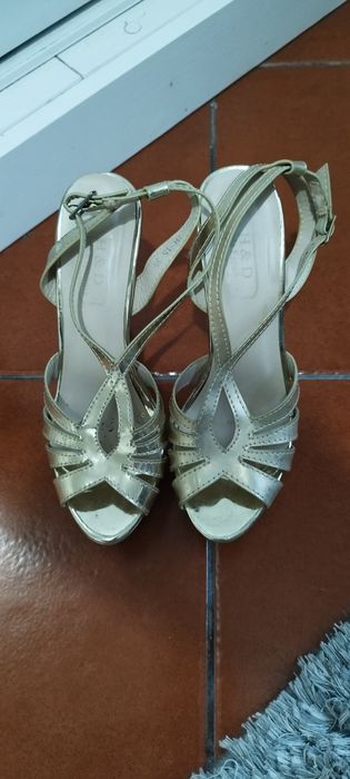Sapatos praticamente novos tamanho 36