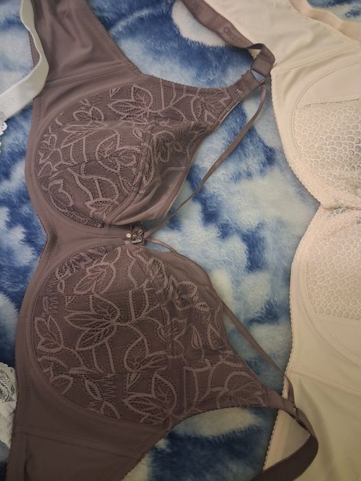 Бюст 100 Е Orietta avec