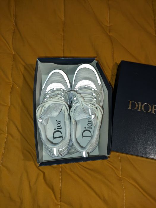 B22 dior white perfeito estado nunca usado