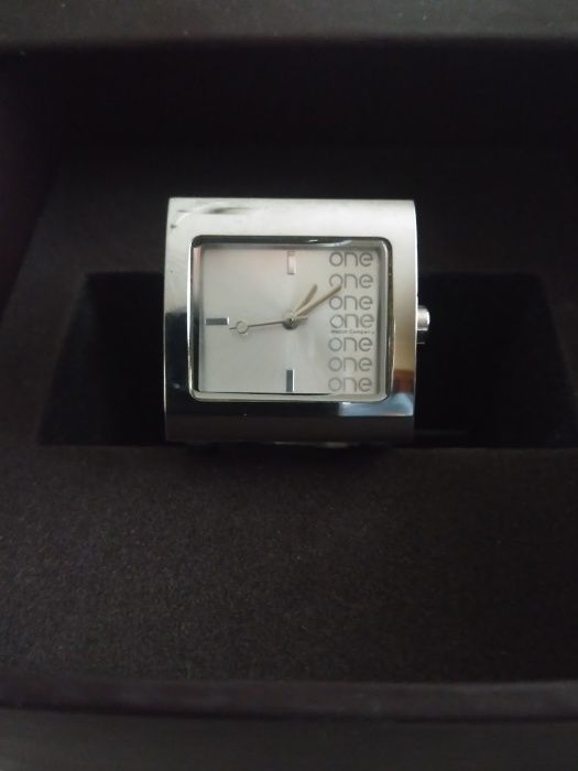 Relógio ONE Watch Company