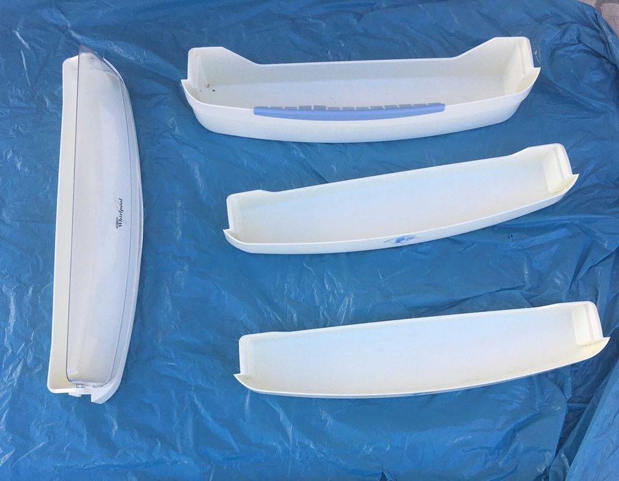 Prateleiras e gavetas do frigorífico combinado