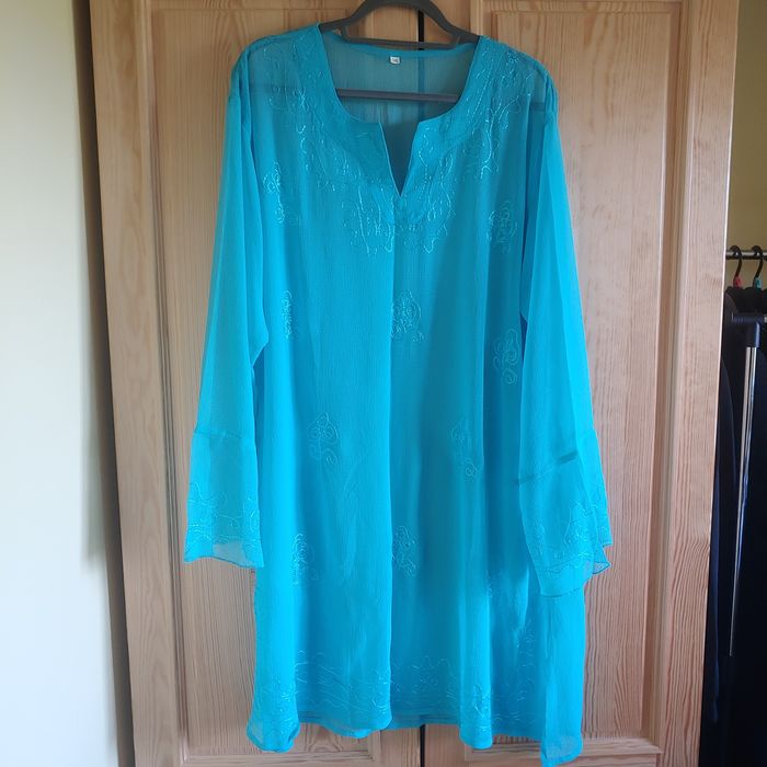 Damska sukienka plażowa.