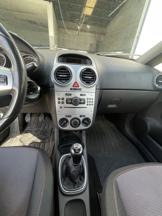 Opel corsa D em bom estado geral