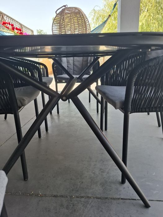 Conjunto Mesa de Vidro com 6 Cadeiras – COMO NOVO – 500€