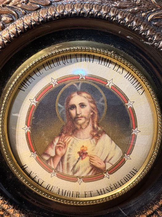Magnífica antiga moldura em cobre com imagem do Sagrado Coração Jesus