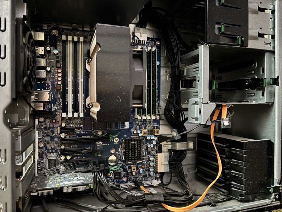 Продам HP Z440 / 700W PSU / 32GB DDR4 ECC (без SSD/HDD та відеокарти)