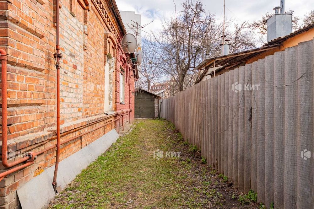 Половина будинку, 55м2, 5соток Центр (м. Защитников Украины, ул. Франковская 8)132309