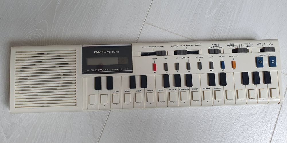 Легендарный Casio VL-Tone VL-1 , 1979 год.