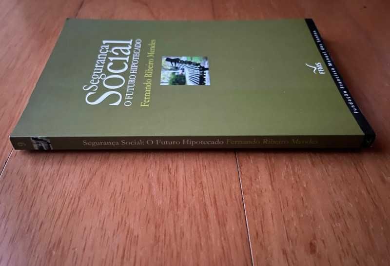 "Segurança Social - O Futuro Hipotecado" de Fernando Ribeiro Mendes