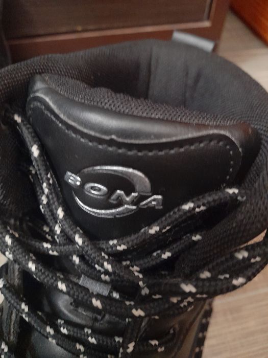 BONA, натуральная кожа. Состояние идеальное.