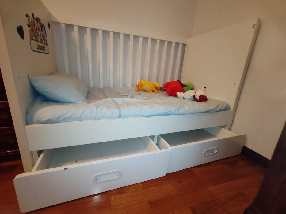 Cama de criança em bom estado